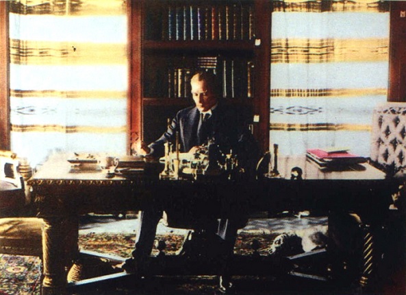 Ataturk Cankaya Kutuphanesinde